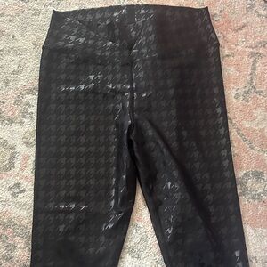 Peloton Black Gloss Houndstooth Leggings